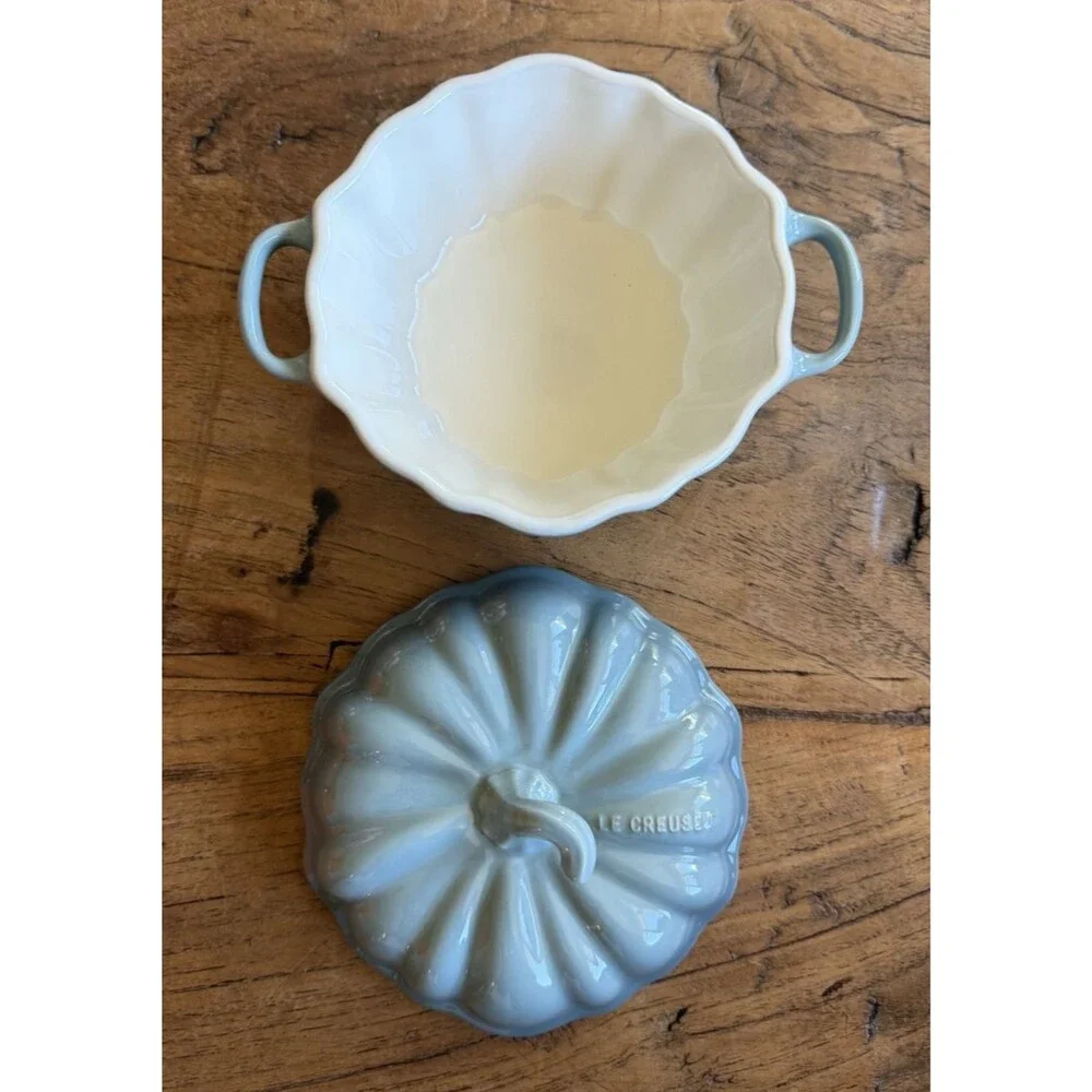 Le Creuset Stoneware Figural Pumpkin Mini Cocotte 12 oz Sea Salt Green NEW NIB